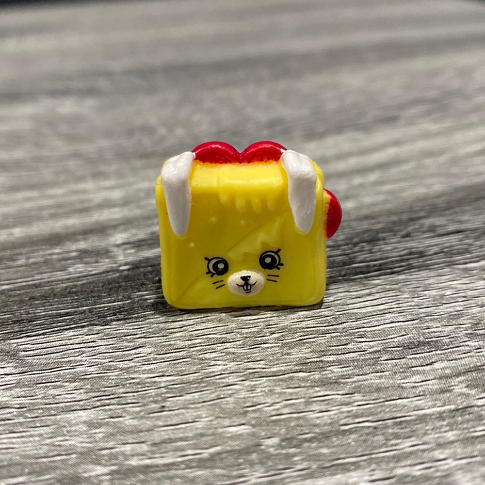 Shopkins | Sweet Treats: Tasty Toast (5-088) - Mini Collectable Figure